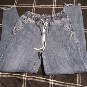 Women's blue jeans size 28 good condition